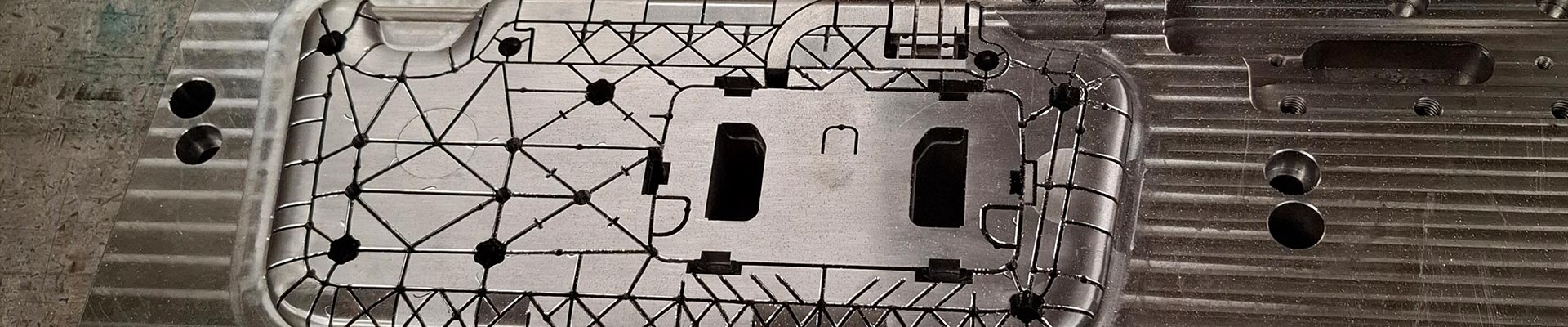 Our tool workshop and our injection machines allow us to be responsive and agile and provide our customers with comfort in implementing their plastic injection projects.
