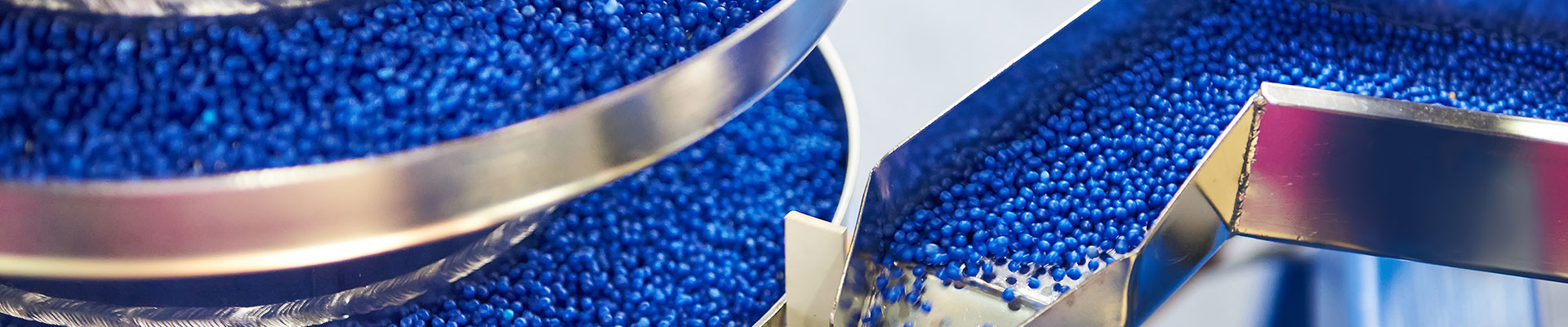 We have a modern, fully centralized technology park with the latest generation of energy-efficient presses.